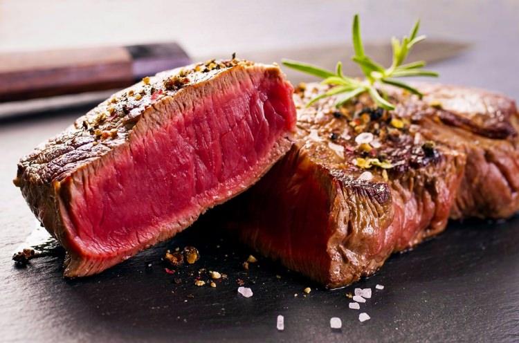 <p>Sonuçta, zayıflamak için protein diyeti olarak çok fazla kırmızı et tüketen kişileri 10-15 yıl sonra çok ciddi bir tehlike bekliyor: “Koroner kalp hastalığı.”</p>
