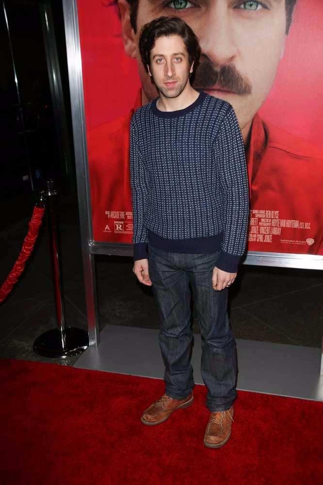 <p>Simon Helberg<br />
<br />
1.63 cm</p>
