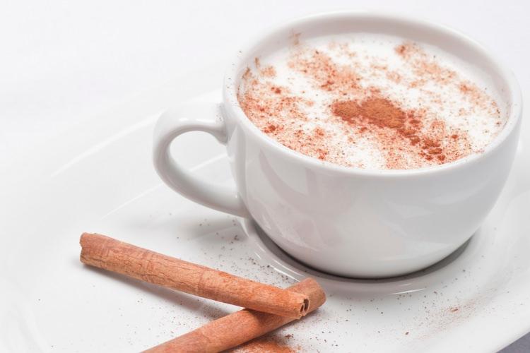 <p><strong>SALEP</strong></p>
<p><strong>- </strong>Salebin müsilaj özelliği dokular üzerine yumuşatıcı etki yapar. Bir nevi dokunun üzerine katman oluşturuyor, koruyor ve rahatlık veriyor. </p>