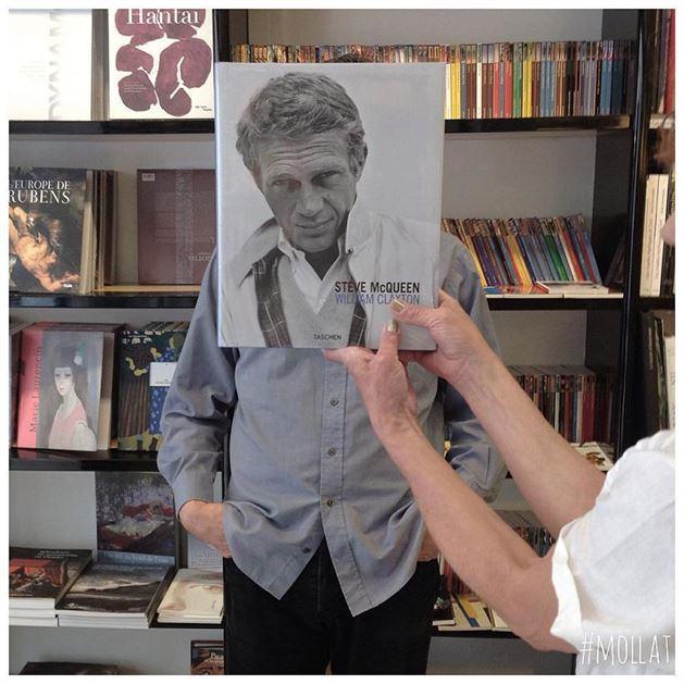 <p>Mağaza çalışanlarının kitap kapaklarıyla çektiği fotoğraflar sosyal medyada büyük beğeni topladı.</p>

<p> </p>
