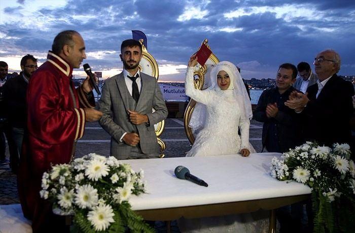 <p>Arnavutköy Belediyesi tarafından Kız Kulesi'nde toplu nikah töreni etkinliği gerçekleştirildi.</p>
