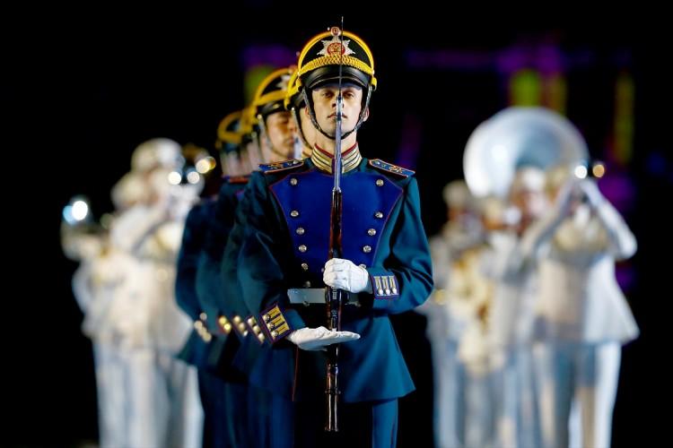 <p>Rusya’nın başkenti Moskova’da düzenlenen “Spasskaya Kulesi Askeri Müzik Festivali”nde mehter takımının gösterisi büyük beğeni topladı.</p>

