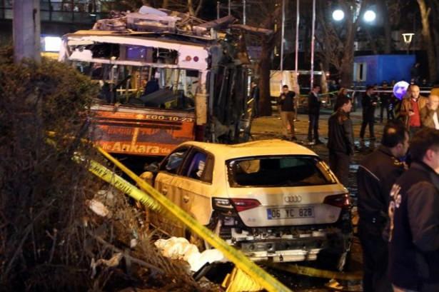 <p>Bomba düzeneğinin araca Ankara’da yerleştirildiği ihtimali üzerinde yoğunlaşıldı. Aracın Ankara’da Çankaya, Yenimahalle ve Dikmen etrafında dolaştığına dair görüntülere ulaşıldı.</p>