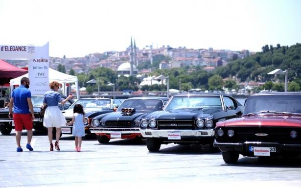 <p> Klasik otomobiller, 1946 senesine kadar üretilen otomobiller, antika sınıfında yer alıyor. Etkinlik yarın sona erecek. En eski 1920'lerden araçların bulunduğu yarışmada, dünyada 300-400 adet imal edilen 'La Ferrari' de sergileniyor" diye konuştu.</p>