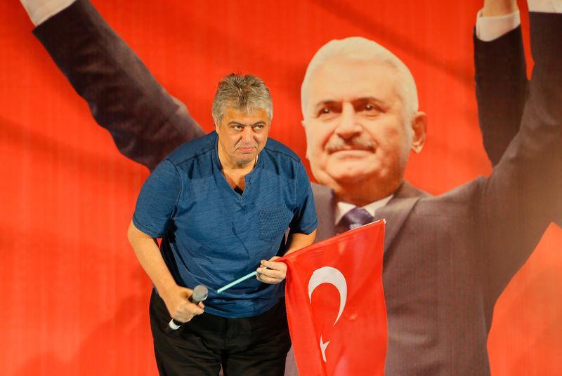<p>Cengiz Kurtoğlu</p>
