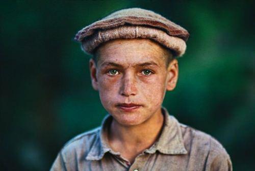 <p><strong>National Geographic’in ünlü fotoğrafı “Afganlı Kız”ın fotoğrafçısı Steve McCurry’nin objektifinden bu kez de “Yeşil Gözlü Afgan Çocuk”.</strong></p>

<p> </p>
