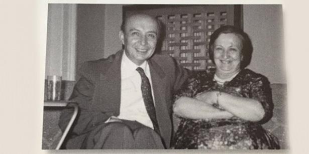 <p>Sadberk Hanım ve Vehbi bey Büyükdere'deki evde neşeli bir günlerinde. Yıl 1962.</p>
<p> </p>