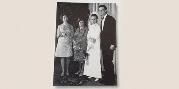 <p>Suna Koç ve İnan Kıraç'ın Hilton Oteli'nde yapılan düğünlerinde (Soldan sağa) Semahat Arsel, Sadberk Koç, Suna İnan Kıraç. Yıl 1968</p>
<p> </p>