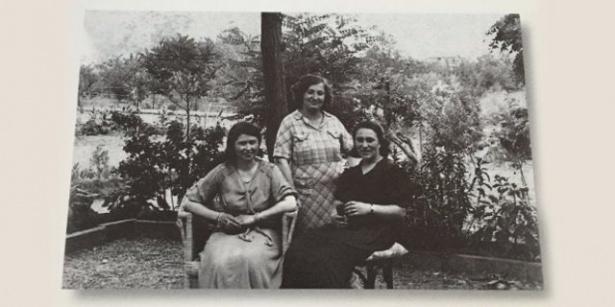 <p>Hüsniye Aktar, Sadberk Koç ve Melahat Aktar, 1936</p>

<p> </p>
