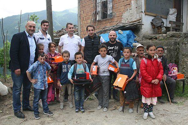 <p>Gördüklerimiz ve yaptıklarımızla amacımıza ulaştığımızı düşünüyorum. Uzay bile çıkabiliriz. Bizim için bir sorun yok. Neresi olur ise olsun ihtiyaçlı olan her öğrencinin yanında olmaya gayret edeceğiz. Köksal Baba'da çocukları çok seviyor. O da çok duygulandı" ifadelerini kullandı. </p>
