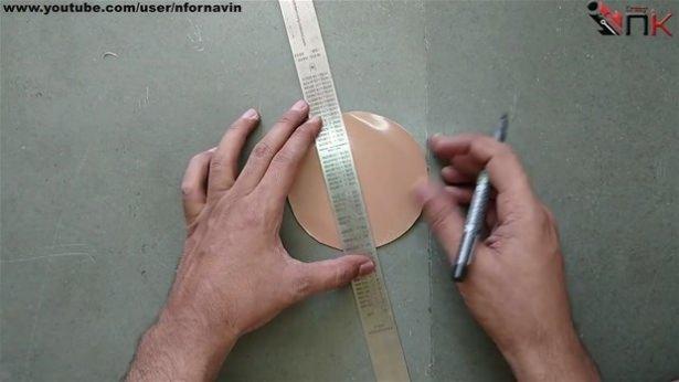 <p>Cetvelle şekil verilen kola kutusuna düz çizgiler çizdi.</p>