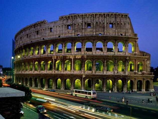 Kolezyum - ROMA - İtalya’nın başkenti roma’da bulunan flavianus amfitiyatro olarak da bilinmekte olan kolezyum bir arenadır. Usta bir komutan bulunan vespasianus tarafından m. Ö. 72 senesinde yapımına başlanmış bulunuyor ve m. S. 80 senesinde titus devresinde tamamlandı. Daha ilerideki değişiklikler domitian hükümdarlığı vaktinde yapılmıştır.  İmparatorlar burda roma halkını eğlendirebilmek amacıyla ve birazda kendi eğlenceleri için gladyatör dövüşleri düzenlerdi. Bunlardan farklı birçok halk gösterileri, taklit deniz savaşları, hayvan avcılığı, infazlar, meşhur savaşların yeni baştan canlandırılması, klasik mitolojiye dayanan dramalar olurdu. Kolezyum daha sonrasında barınma yeri, iş dükkânları, dini kışlalar, istiham, taş ocağı, hıristiyan türbesi olarak türlü gayelerle kullanıldı. Esas ismi arena iken, sonradan, girişteki etkileyici heykelin ismini aldı. 7 temmuz 2007 senesinde, dünyanın yeni yedi harikası’ndan birisi seçildi.   