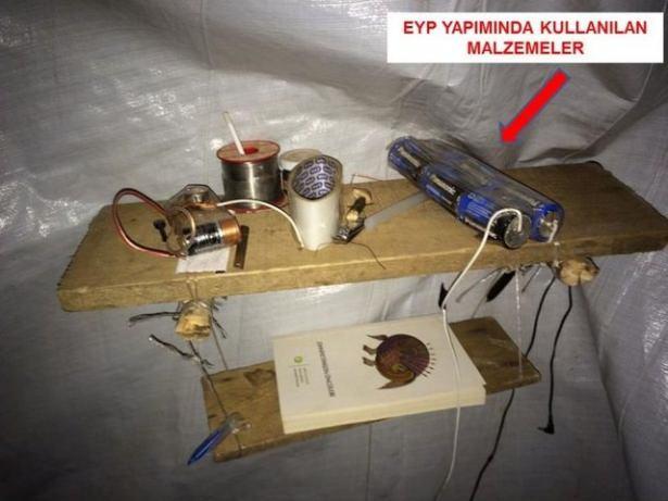 <p>Bölücü terör örgütü mensuplarının adeta yaşam alanına dönüştürdükleri sığınakta, 100 kilogramlık 40 el yapımı patlayıcı yapılabilecek kapasitede 80 adet büyük tüp, 220 metre kablo, 220 adet büyük boy pil, 200 adet orta boy pil, 100 adet küçük boy pil, 12 adet 4'lü pil bloku ile 1 adet fünyesiz el bombası ele geçirildi.</p>