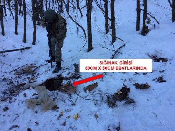 <p>Tüm bu malzemelerin yanında bölücü terör örgütüne ait sığınakta 1 adet Kürtçe İncil, bol miktarda el yazması doküman bulundu.</p>