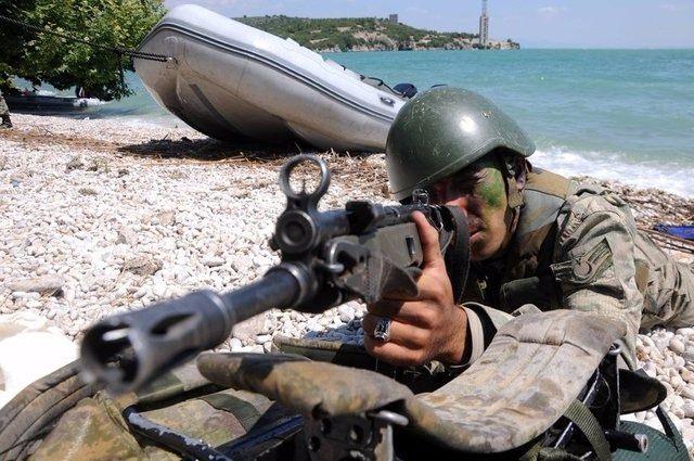 <p>Eğirdir Gölü'nde tamamlandı. Kursiyerler, senaryo gereği kıyıya çıkarma harekatı gerçekleştirdi.</p>
<p> </p>