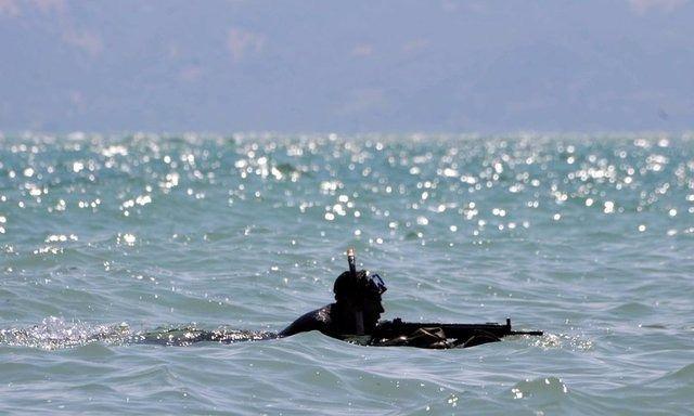 <p>Burada, soğuk hava koşullarına uyum sağlama, derin karda hayatta kalma ve barınma eğitimi gören komandolar, kursun ikinci aşamasında "Kara Komando Harekatı"nda ise Burdur, Antalya, Konya ve</p>

<p> </p>

