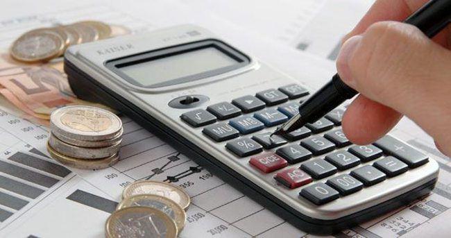 <p>Gayrimenkul Hukuk Enstitüsü Başkanı Ali Yüksel, bankaların konutta faizi yüzde 1'in altına düşürmesinin ardından daha önce yüksek oranlardan kredi çeken vatandaşların yapılandırmaya gidebileceğini belirterek, "Tüketiciler bankalara mutlaka dilekçe ile başvursun. Eğer ret yanıtı alırsa başvurusunun olumsuz karşılandığına dair yazılı cevabı alsın, tüketici mahkemelerine başvursun. Karar vatandaş lehine çıkacaktır." dedi. </p>
