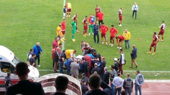 <p>Zorlu geçen maçın son dakikasında gelen gol ile İnegölspor yedek kulübesinde sevinç hakim olurken, Hataysporlu yöneticiler ile İnegölspor'lu yöneticiler arasında gerginlik yaşandı.</p>
