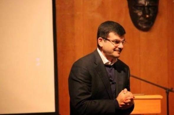 <p>1,9 milyar dolarlık servetiyle Filiz Şahenk'le sekizinci sırayı paylaşan Küçük, 1963 yılında Malatya Doğanşehir’de köylü bir ailenin çocuğu olarak dünyaya geldi.</p>
<p>Kısıtlı eğitim imkanlarına rağmen bulunduğu ilçeden üniversiteyi kazanan iki kişiden biri oldu.</p>