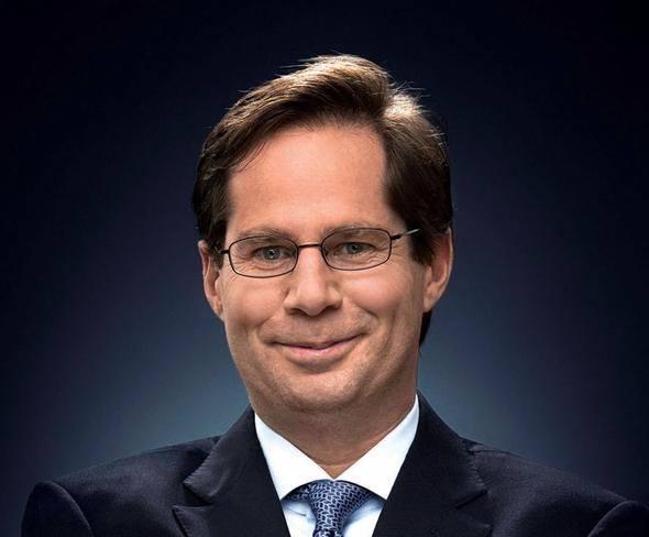 <p>2 milyar dolarlık servetiyle Osman Kibar, “Dünyayı değiştirebilecek 30 isim” arasında yer aldığı için geçen yıl Forbes’a kapak olmuştu.</p>
<p>İzmir doğumlu bilim adamı, yaşlanmayı tersine döndürmek için çalışan 12 milyar dolar değerindeki biyoteknoloji şirketi Samumed'in kurucusu ve CEO'su. Kibar aynı zamanda dünya poker şampiyonu.</p>
