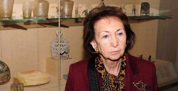 <p>İş d&uuml;nyasının parmakla g&ouml;sterilen temsilcilerinden Dr. Nusret Arsel&rsquo;in babası, 1922&rsquo;de Selanik&rsquo;ten Adana&rsquo;ya oradan da Ankara&rsquo;ya g&ouml;&ccedil; etmemiş olsa ve burada Ko&ccedil; Ticaret&rsquo;te iş bulmamış olsa, Nusret Arsel&rsquo;in yolu Vehbi Ko&ccedil;&rsquo;la 10 yaşındayken kesişip kayınpeder-damat ilişkisine kadar uzanamayacaktı.</p>

<p>Merhum Arsel ile &ldquo;Semoşum&rdquo; dediği Semahat Arsel ile 5 Ocak 1956&rsquo;da Divan Oteli&rsquo;nin a&ccedil;ıldığı g&uuml;n M&uuml;zeyyen Senar şarkılarıyla evlendi.</p>
