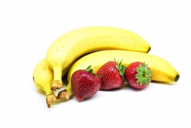 <p>Çilek kelimesi İngilizce'de 'strawberry' olmasına rağmen, çilek bilimsel olarak 'berry' adı verilen yumuşak meyveler kategorisine dahil değil. Muz ise şaşırtıcı bir şekilde bu kategoride.</p>

<p> </p>
