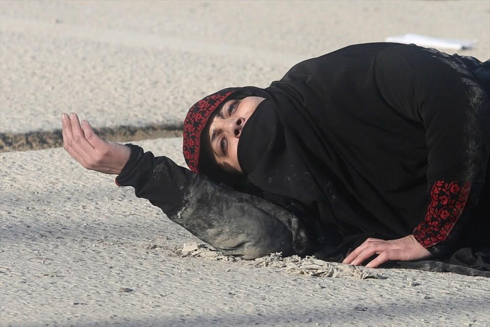 <p>İsrail polis s&ouml;zc&uuml;s&uuml; Micky Rosenfeld yaptığı yazılı a&ccedil;ıklamada, Filistinli kadının "bı&ccedil;aklı saldırı girişiminde" bulunduktan sonra vurulduğunu ve yaralı olarak g&ouml;zaltına alındığını belirtti. Rosenfeld, İsrail g&uuml;&ccedil;lerinden ise yaralanan olmadığını kaydetti.&nbsp;</p>

<p>&nbsp;</p>
