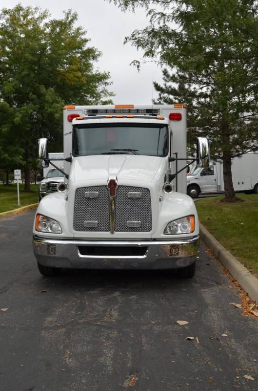 <p>Suudi Arabistan Kralı Kral Abdullah&rsquo;ın cenazesini taşıyan siyah ara&ccedil; dikkatleri &ccedil;ekti. Kralın son yolculuğunda cenaze arabası olarak kullanılan bu ara&ccedil; Horton marka. Aracın modeli Model 623. Horton marka ara&ccedil;ların rengi değiştirilebiliyor. Ara&ccedil;lar s&uuml;r&uuml;c&uuml;lerin isteklerine g&ouml;re modifiye edilebiliyor. Suudi Kraliyet Ailesi de o cenaze aracını modifiye etmiş.</p>
