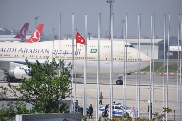 <p>Suudi Arabistan Kralı Selman bin Abdülaziz, Cumhurbaşkanı Erdoğan’ın davetlisi olarak iki günlük Ankara temaslarını tamamladı.</p>
