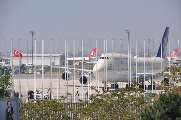 <p>Esenboğa Havalimanı'nda Cumhurbaşkanı Tayyip Erdoğan'ın karşıladığı Kral Selman burada çeşitli görüşmelere katıldı.</p>