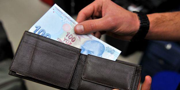 <p>Geciken her borç ekstra yüzde 30 daha fazla faiz yükü demek. Bu tür borçlar için taksidi uzatıp, aylık ödeme tutarlarını aşağı çekmek en avantajlı yol.</p>

