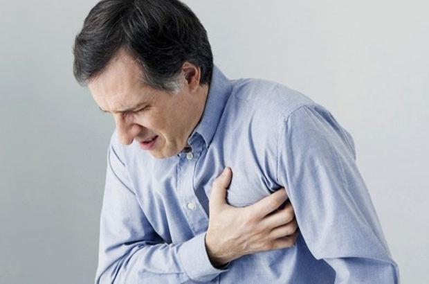 <p>Kalp krizi, halka arasında <strong>damarlarda kireçlenme</strong> olarak bilinen, “ateroskleroz” hastalığın sonucunda daralmış damarların pıhtıyla tam tıkanması sonucu oluşur. </p>
