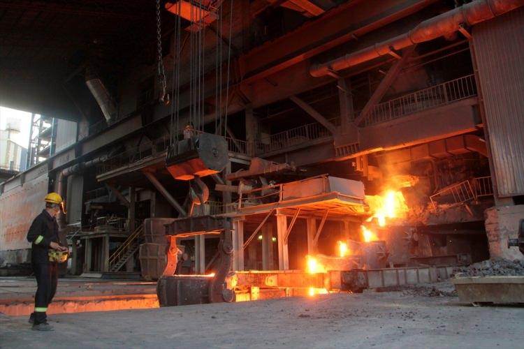 <p>''Geçen yıl yaptığımız üretimden 411 bin ton krom ve 119 bin ton ferrokrom satışı yapıldı ve büyük bir kısmı yurt dışına gönderildi. Krom cevheri sevkiyatımız büyük oranda Çin ve İsveç'e, ferrokrom da öncelikle Hollanda, ABD, İtalya, Çin ve Avustralya'daki depo ve müşterilerimize yapılıyor.''</p>