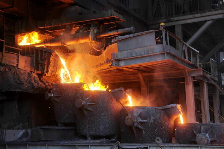 <p><strong>Ferrokrom ve paslanmaz çelik üretimi teşvik edilmeli</strong></p>
<p>Fabrikanın işletmeden sorumlu genel müdür yardımcısı Erdal Kaya da dünyada üretilen krom cevherinin yüzde 90'ının ferrokrom, üretilen ferrokromun da yaklaşık yüzde 88'inin paslanmaz çelik üretiminde kullanıldığı kaydetti.</p>