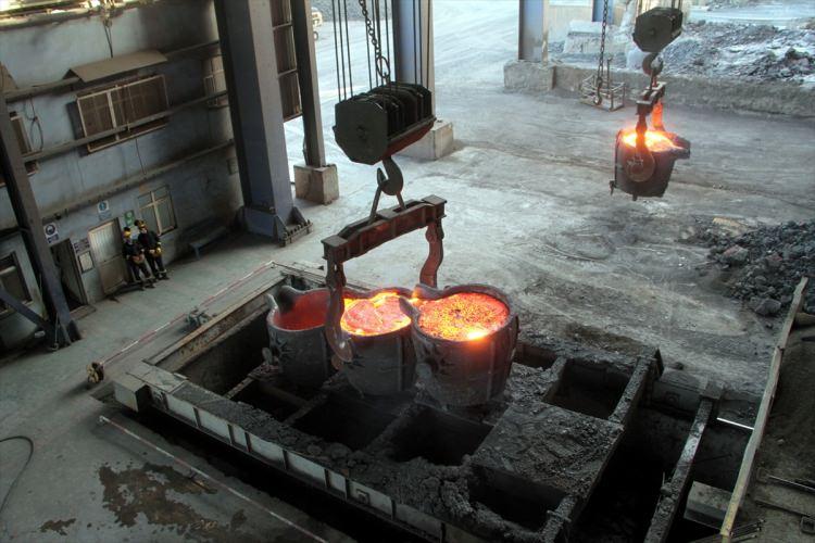 <p>Elazığ'da üretilen ferrokromun kalitesiyle de dünyada önemli bir yere sahip olduğunu belirten Kaya, kentte gerçekleştirdikleri krom cevheri üretimi ile lider konumda bulunduklarını, bu cevherlerden de çok yüksek kaliteye sahip ferrokrom ürettiklerini bildirdi.</p>
