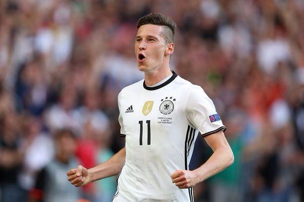 <p>Julian Draxler<br />
<br />
Eski takımı (Wolfsburg) Yeni takımı (PSG) 35 milyon euro</p>

