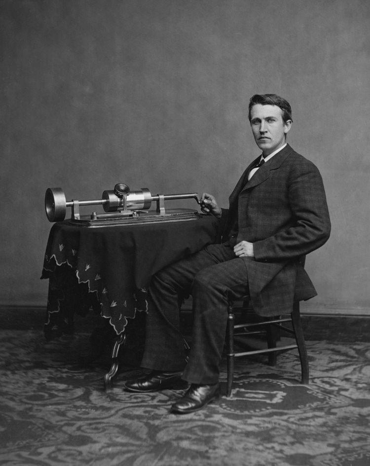 <p><strong>Thomas Edison</strong></p>
