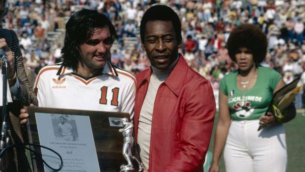 <p>Pele</p>

<p> </p>

<p>Siyah inci</p>
