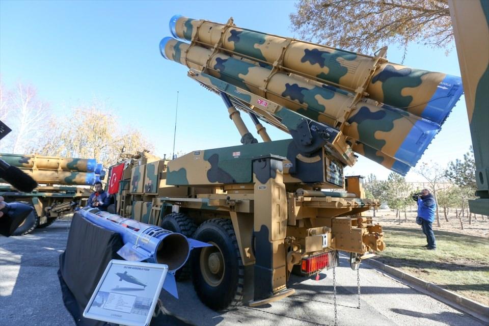 <p>Düzenlenen törenle fırlatma, taşıma yükleme ile komuta aracı ve 302 mm füzelerin Türk Silahlı Kuvvetlerine teslimatı yapıldı.</p>
