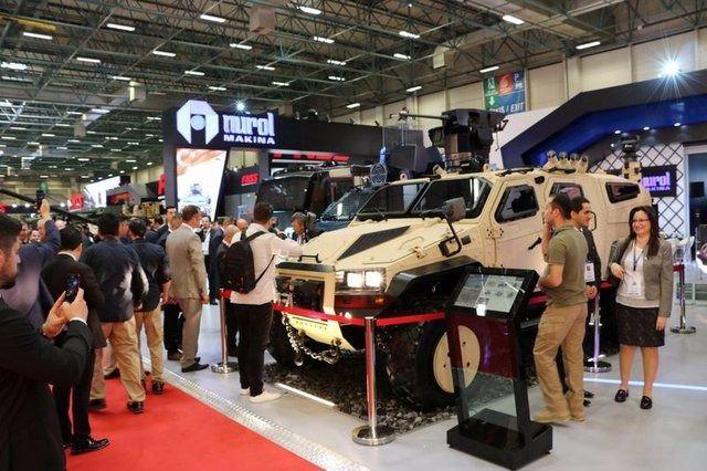 <p>Dr. Anıl Karel, ''Yeni aracımız mühendislerimiz tarafından özgün olarak geliştirilen araç. 4x4 zırhlı araçlar sektöründe yeni bir çağ açacak. En temel özelliği; kullanıcı ihtiyaçlarına göre balistik koruması ve mayın koruma özelliklerinin değiştirilebilmesidir. Balistik koruması istenilen seviyeye çıkartılabiliyor. Araç modüler yapıya sahip. Araç ister pikap ister 9 kişilik personel taşıyıcısına dönüşebiliyor. Hafif ve hızlı bir araç. Özellikle protokol konvoylarında yüksek hızı ve emniyetli sürüş özellikleri nedeniyle rahatlıkla kullanılacak bir araç. Araç üzerinde farklı silah kuleleri entegre etme imkanımız var'' dedi.</p>
<p> </p>
<ul>
</ul>
<ul>
</ul>