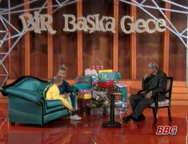 <p>ANNESİYLE TV'YE ÇIKMIŞ <br />
Son dönemin gözde oyuncusu Yasemin Allen'in, annesi Suna Yıldızoğlu ile 90'lı yıllara ait görüntüsü ortaya çıktı.</p>
