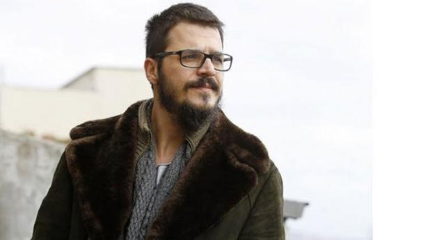 <p>Kadınların sevgilisi Mehmet Günsür, 14 yaşındayken Filiz Akın'la Geçmiş Bahar Mimozaları'nda oynamış.</p>
