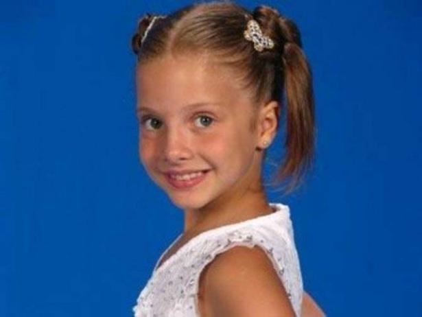 <p>Dizinin genç oyuncusu Dilara Kurtulmuş, henüz 1998 doğumlu olmasına rağmen başarılı oyunculuğuyla göz dolurmuştu</p>
