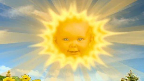 <p>Sadece 9 aylıkken Teletabiler’de ‘güneşin içinde kikirdeyen bebek’ olarak hafızalarımıza kazınan Jess Smith, şimdi 19 yaşında güzel bir genç kız.</p>
