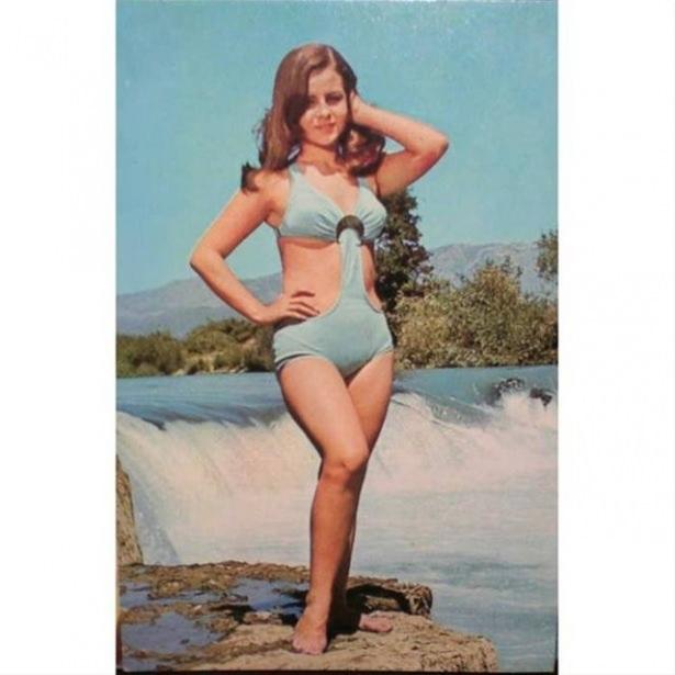 <p>Daha sonra "Duvaklı Göl", "Funda" gibi filmlerde, çocuk yıldızı olarak gözüktü. Ama esas ününü 1960'da “Ayşecik” filmi ile yaptı. "Ayşecik", Türk sinemasında bir çığır açtı.</p>
