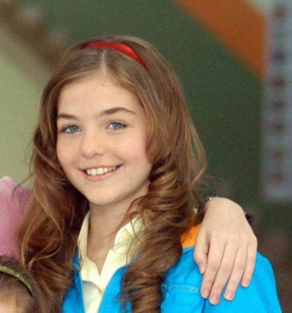 <p>O KIZ BÜYÜDÜ<br />
Yıllar önce küçük bir çocukken rol aldığı diziyle adını duyuran genç oyuncu büyüdü...</p>
