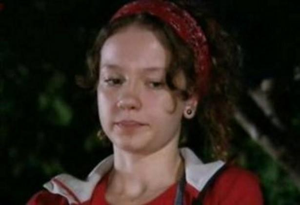 <p>O ŞİMDİ BAŞROL OYUNCUSU<br />
Eğer sıkı bir dizi takipçisiyseniz bu küçük oyuncu size de tanıdık geliyor büyük olasılıkla.1990 doğumlu bu genç oyuncu, önce Çocuklar Duymasın ve Nehir dizilerinde ekrana geldi.</p>
