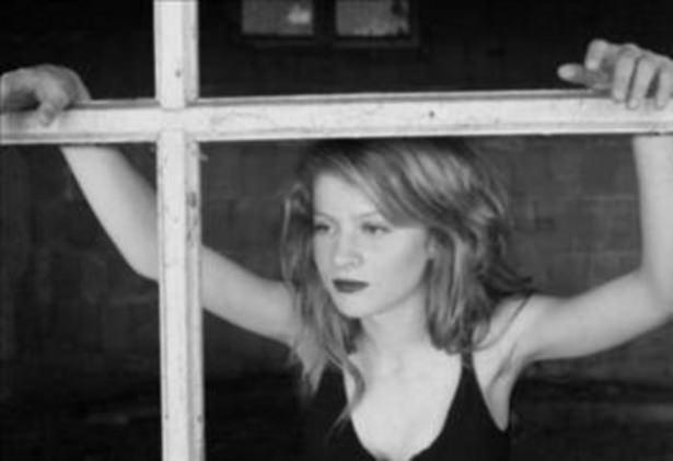 <p>ECEM KAMERA KARŞISINDA BÜYÜDÜ En son Küçük Sırlar dizisinde rol alan 1992 doğumlu Ecem Uzun küçük yaştan beri kamera karşısında...Uzun, seyirciyle Aliye dizisinde tanıştı.</p>
