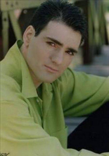 <p>MEMO OLARAK TANIDI Trafik kurallarını, karşıdan karşıya nasıl geçeceğimizi ondan öğrendik. Doğru Ahmet ile Bay Yanlış'ta Doğru Ahmet'i oynayan Mesut Çakarlı, 80'lerin küçük yıldızlarından biriydi.</p>
