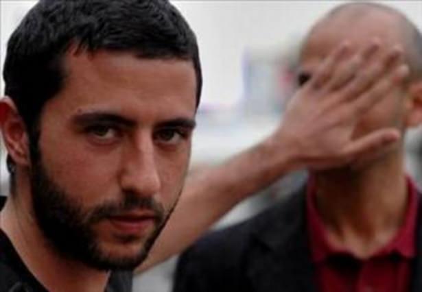 <p>BURNUN UZADI MI İNCİ Beş yaşındaki bir çocuğun gözüyle kadınlar hapishanesinin anlatıldığı "Uçurtmayı Vurmasınlar" adlı sinema filmindeki rolüyle tanındı Ozan Bilen. O kadar başarılı oldu ki daha 5 yaşında 'Altın Portakal Jüri Özel Ödülü'ne layık görüldü.</p>
